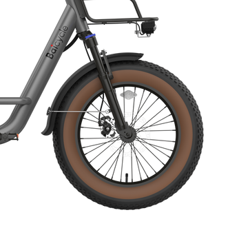 Kolo w srebny rowerze elektrycznym Baicycle CargoONE